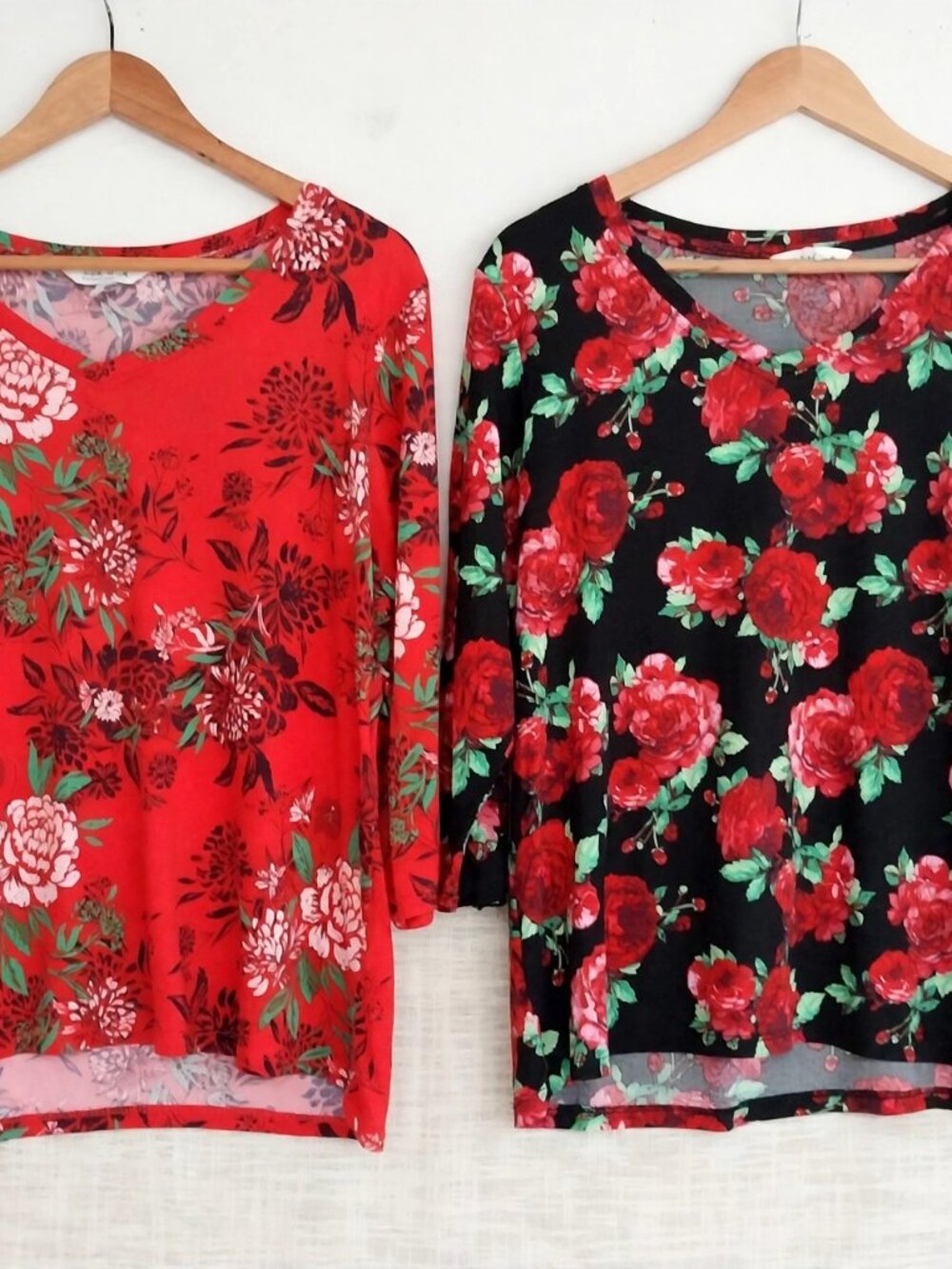 Pioneer Woman Womens XL Floral Tops Lot Of 2 Red Black Roses 3/4 Sleeve Scoop